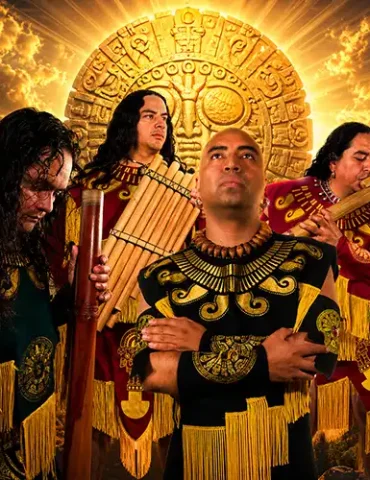 Integrantes del grupo Alborada con instrumentos andinos como zampoña y quena en sesión de estudio